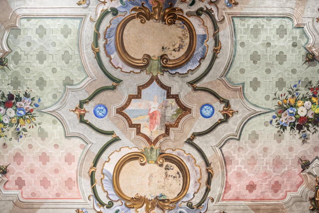 Palazzo Mia By Icasamia It Apartment Castello Cabiaglio Luaran gambar