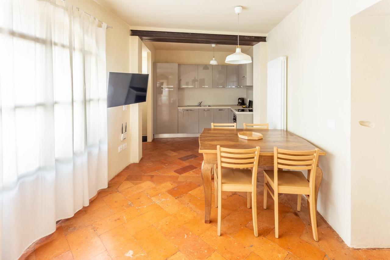Palazzo Mia By Icasamia It Apartment Castello Cabiaglio Luaran gambar