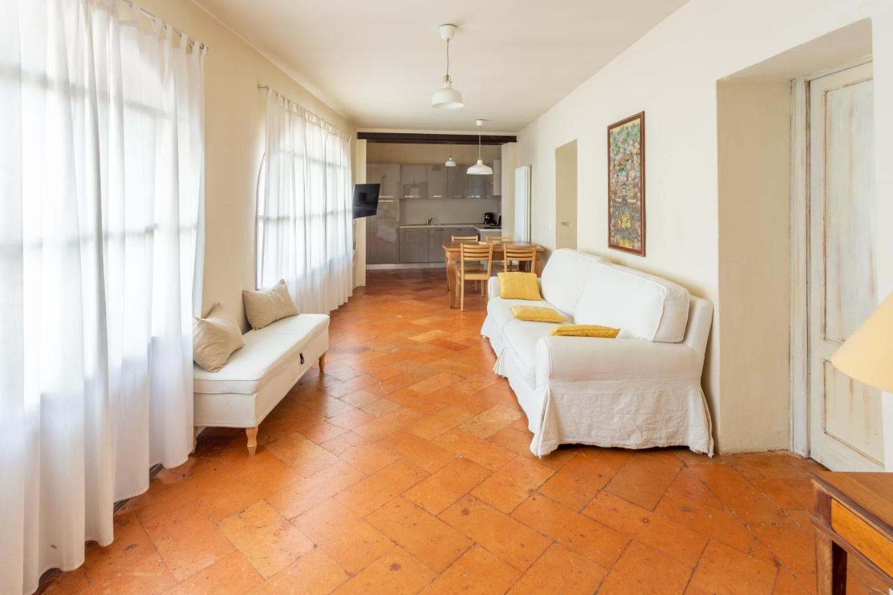 Palazzo Mia By Icasamia It Apartment Castello Cabiaglio Luaran gambar