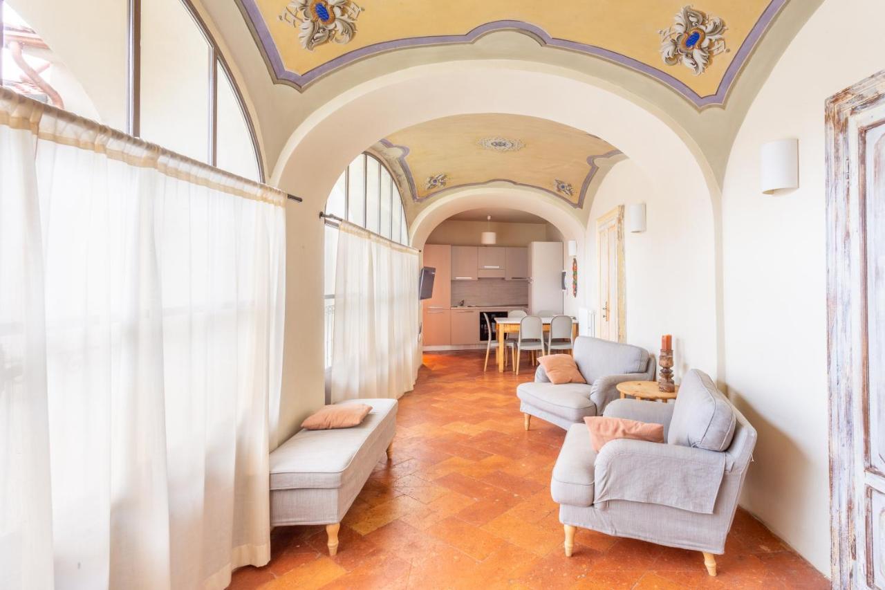 Palazzo Mia By Icasamia It Apartment Castello Cabiaglio Luaran gambar