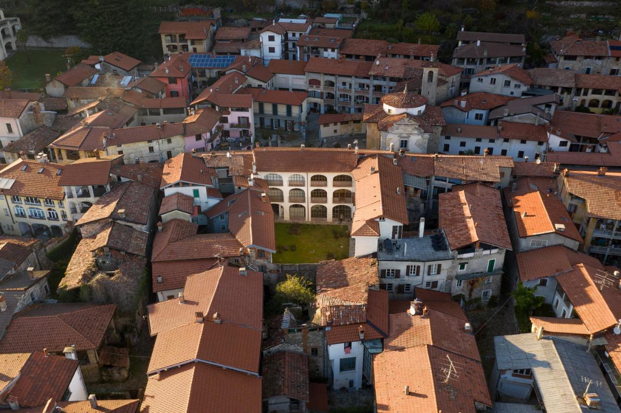 Palazzo Mia By Icasamia It Apartment Castello Cabiaglio Luaran gambar