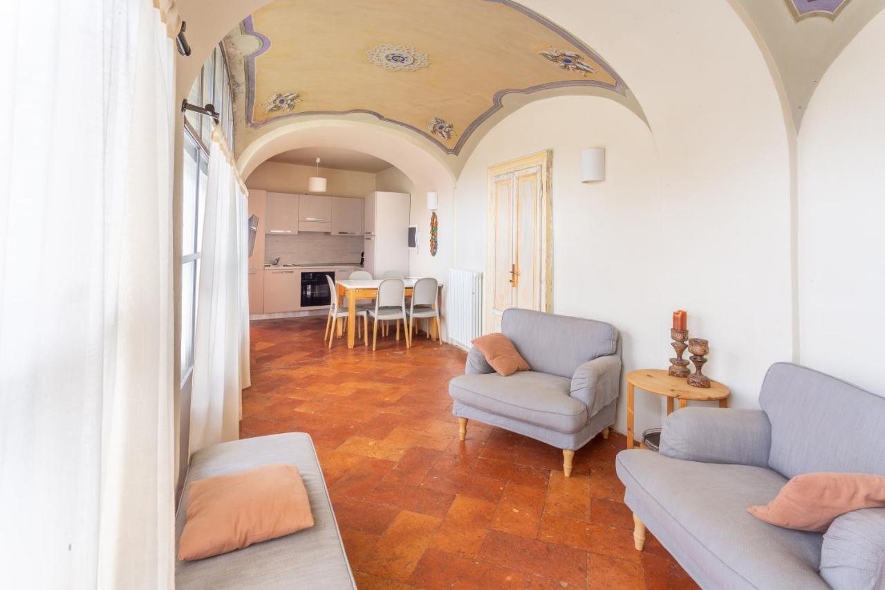 Palazzo Mia By Icasamia It Apartment Castello Cabiaglio Luaran gambar