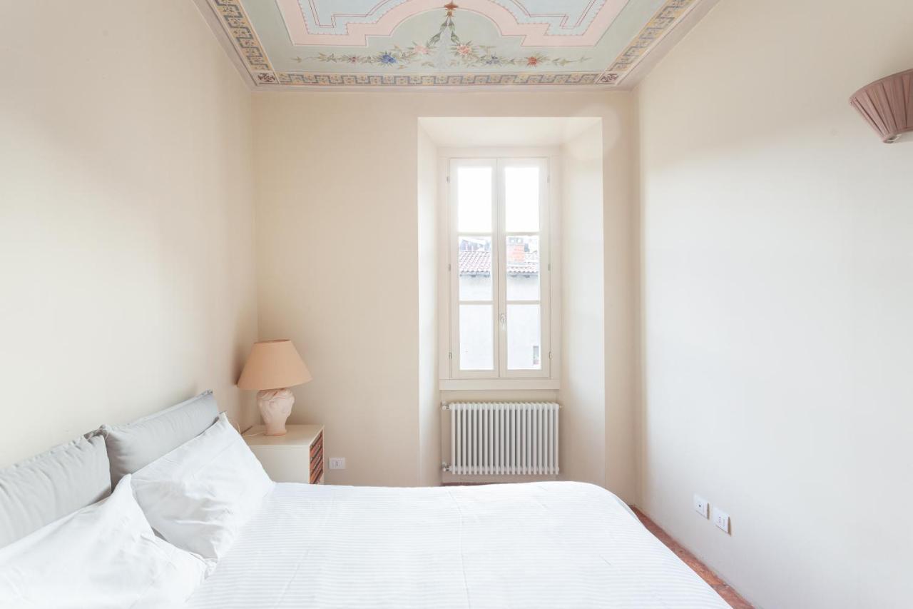 Palazzo Mia By Icasamia It Apartment Castello Cabiaglio Luaran gambar