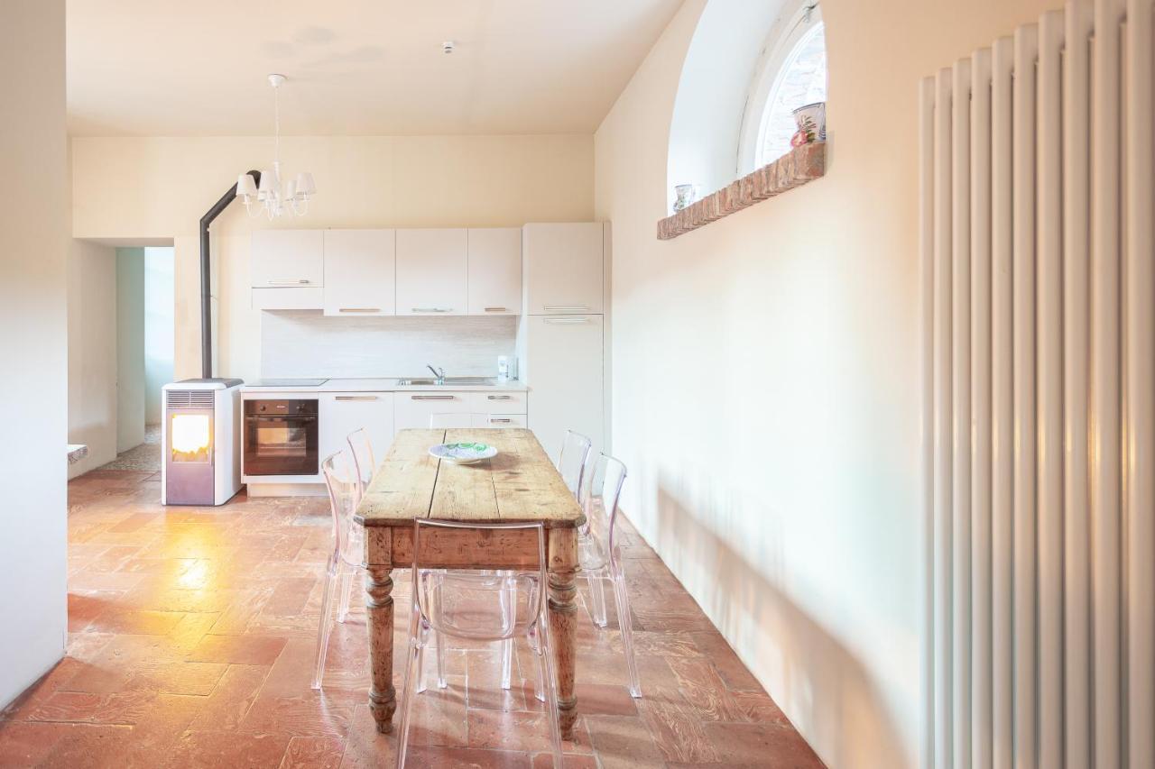 Palazzo Mia By Icasamia It Apartment Castello Cabiaglio Luaran gambar