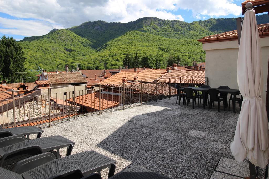Palazzo Mia By Icasamia It Apartment Castello Cabiaglio Luaran gambar